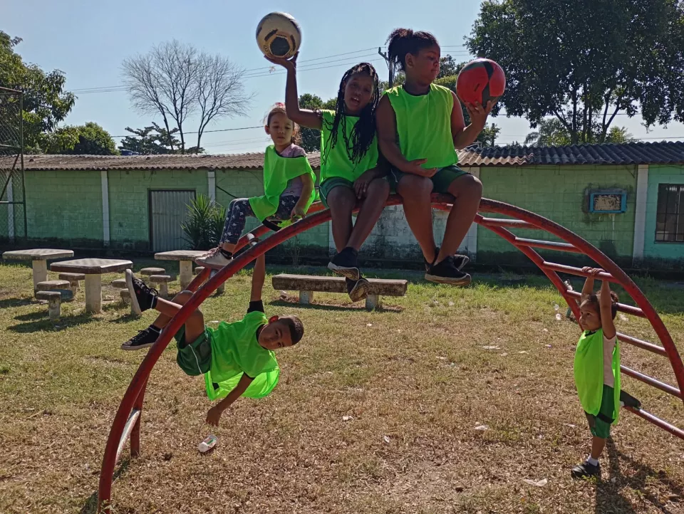mais uma aula com as nossas crianças.